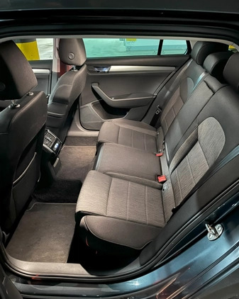 Skoda Superb cena 94800 przebieg: 106000, rok produkcji 2019 z Warszawa małe 172